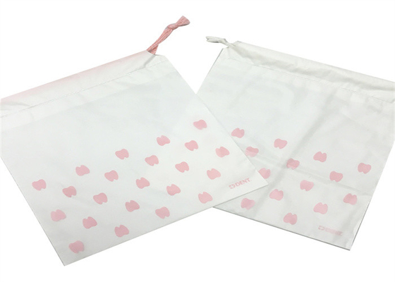 Plastica riutilizzabile del cordone della borsa biodegradabile sacchetto il piccolo imballaggio che di plastica i vestiti di stampa su ordinazione collegano la borsa con un manicotto d'imballaggio