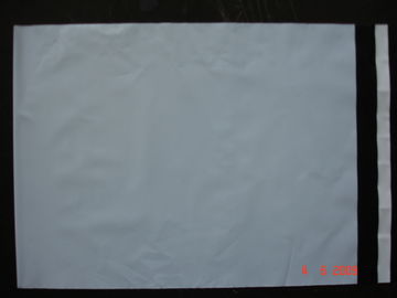 La busta di plastica bianca e grigia insacca borse autoadesive della consegna le poli
