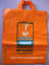 Vestiti di plastica arancio che imballano la borsa molle della maniglia del ciclo in LDPE dell'HDPE