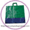 Il verde rispettoso dell'ambiente ha riciclato la borsa di plastica della maniglia per comperare