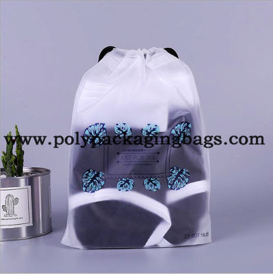 La rotocalcografia 100mic ha glassato la borsa su misura di plastica di Logo Promotional Polyester Drawstring Frosted delle borse di cordone