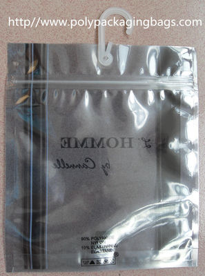 Il gancio di plastica su ordinazione insacca il sacchetto di plastica antistatico con il gancio per la biancheria intima, vestiti