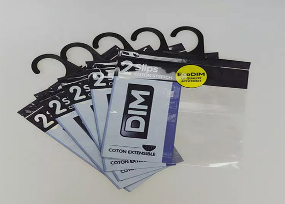 Borse di plastica riciclate del gancio dell'abbigliamento, borsa del PE di OPP poli con il gancio